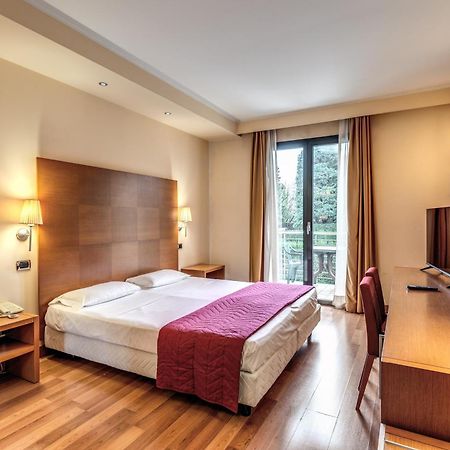 Luna Hotel Motel Lago Maggiore Arona Oleggio Castello Esterno foto