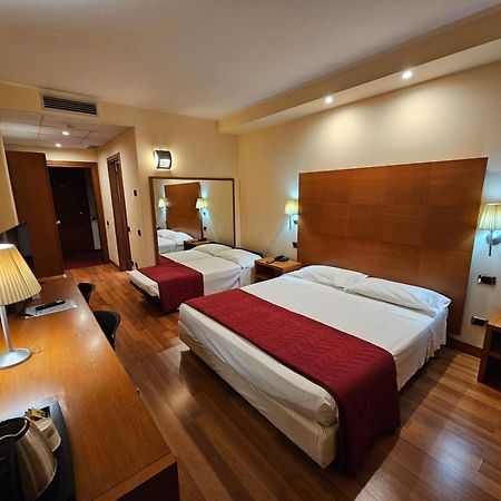 Luna Hotel Motel Lago Maggiore Arona Oleggio Castello Esterno foto