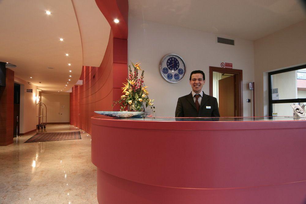 Luna Hotel Motel Lago Maggiore Arona Oleggio Castello Esterno foto