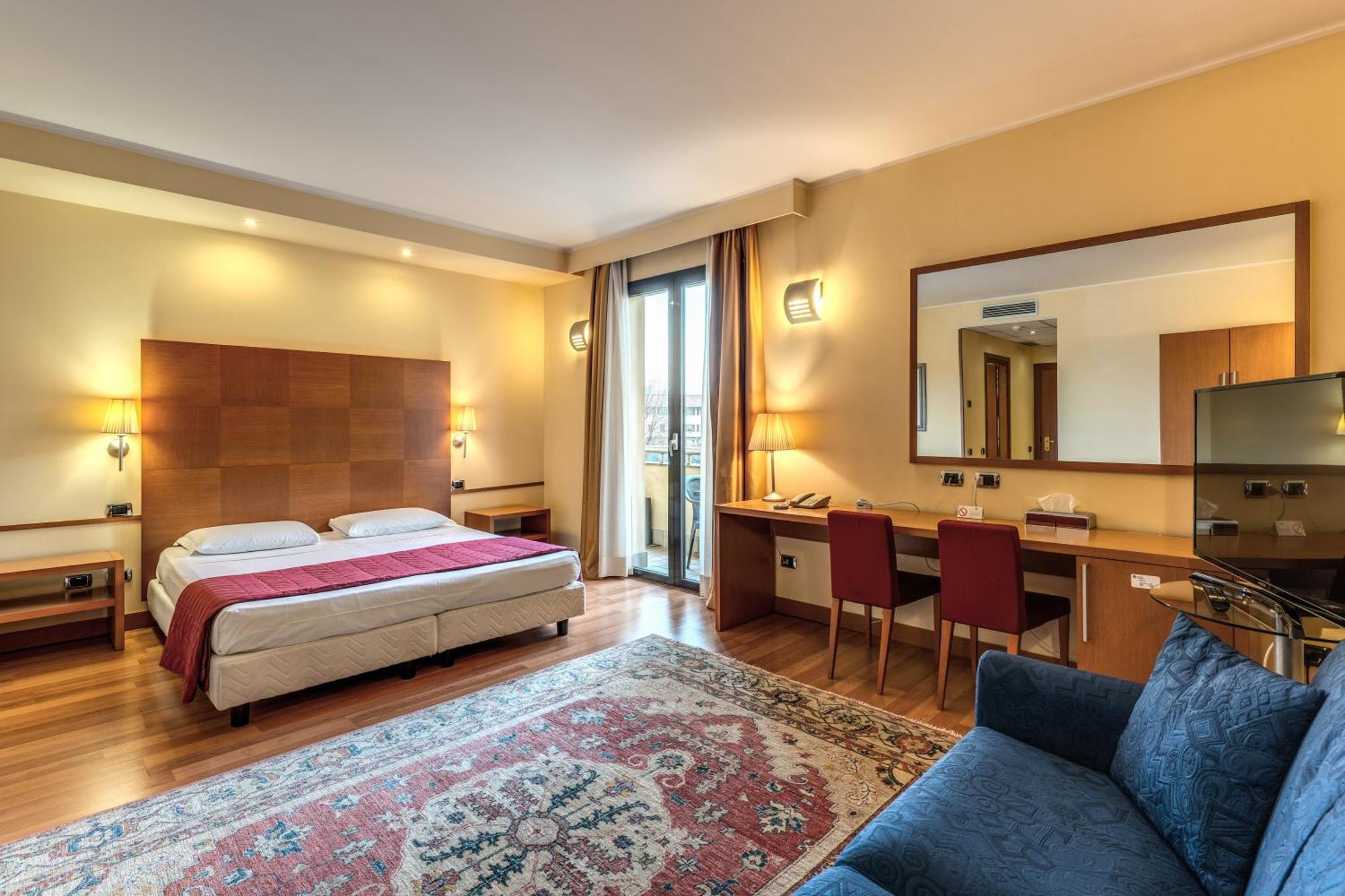 Luna Hotel Motel Lago Maggiore Arona Oleggio Castello Esterno foto