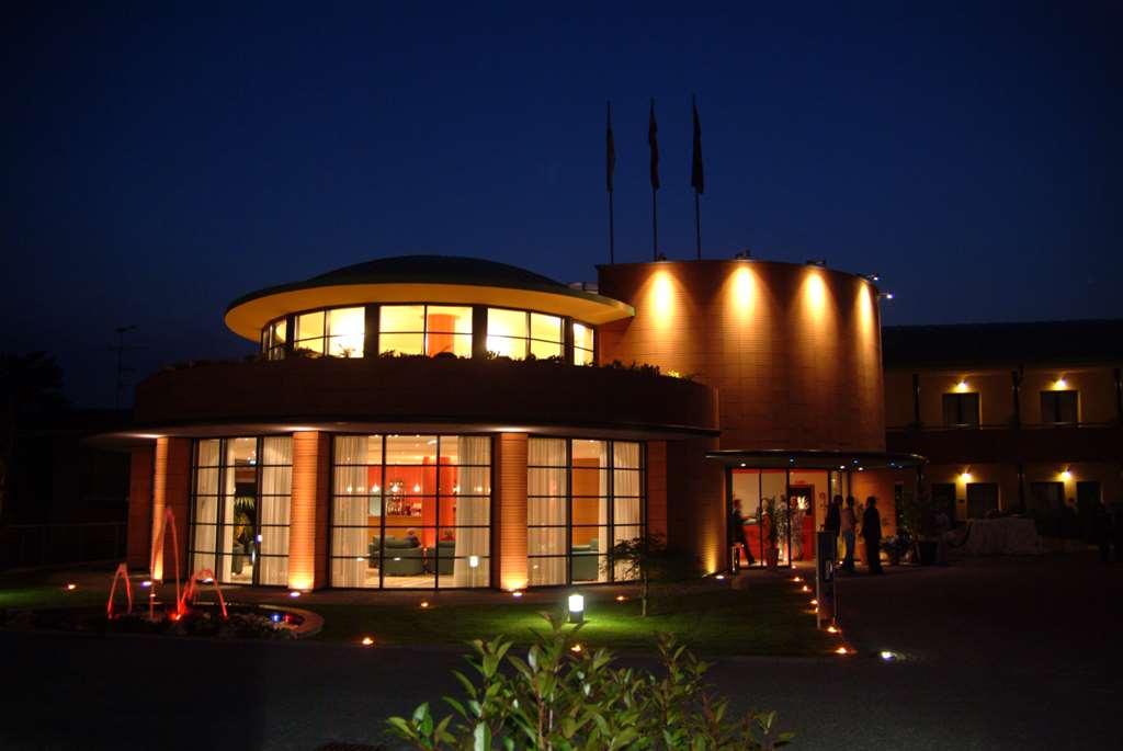 Luna Hotel Motel Lago Maggiore Arona Oleggio Castello Esterno foto