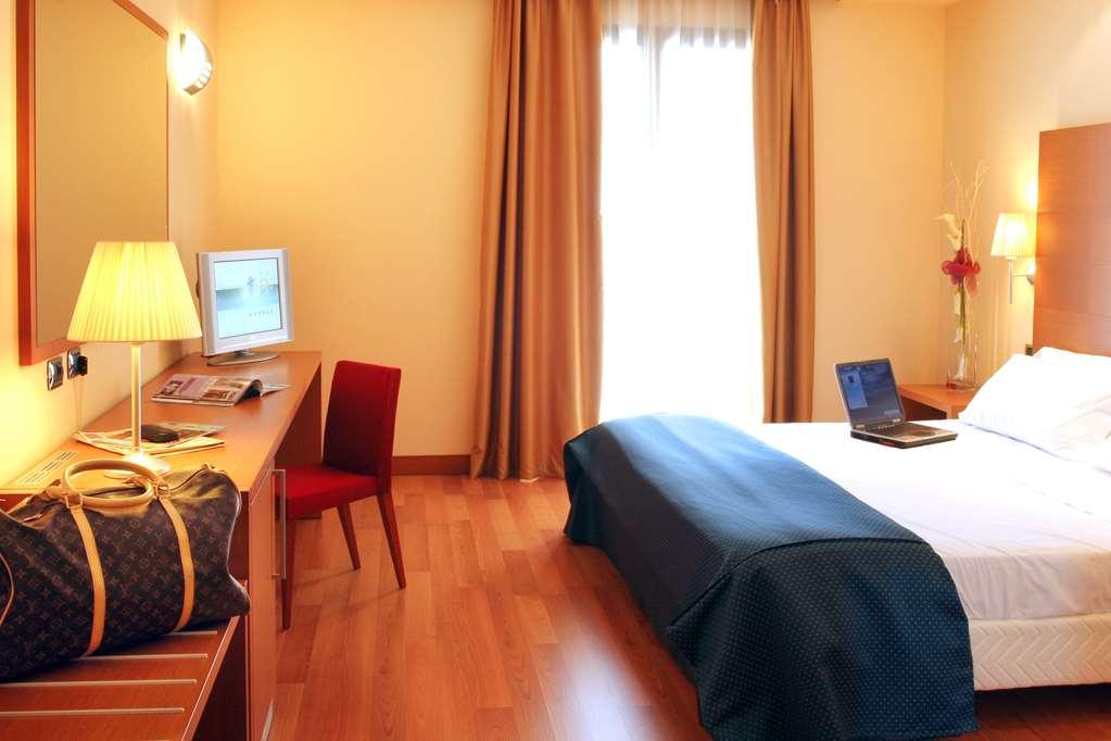 Luna Hotel Motel Lago Maggiore Arona Oleggio Castello Camera foto
