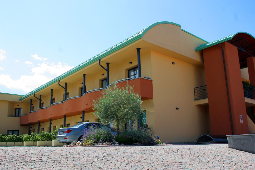 Luna Hotel Motel Lago Maggiore Arona Oleggio Castello Esterno foto