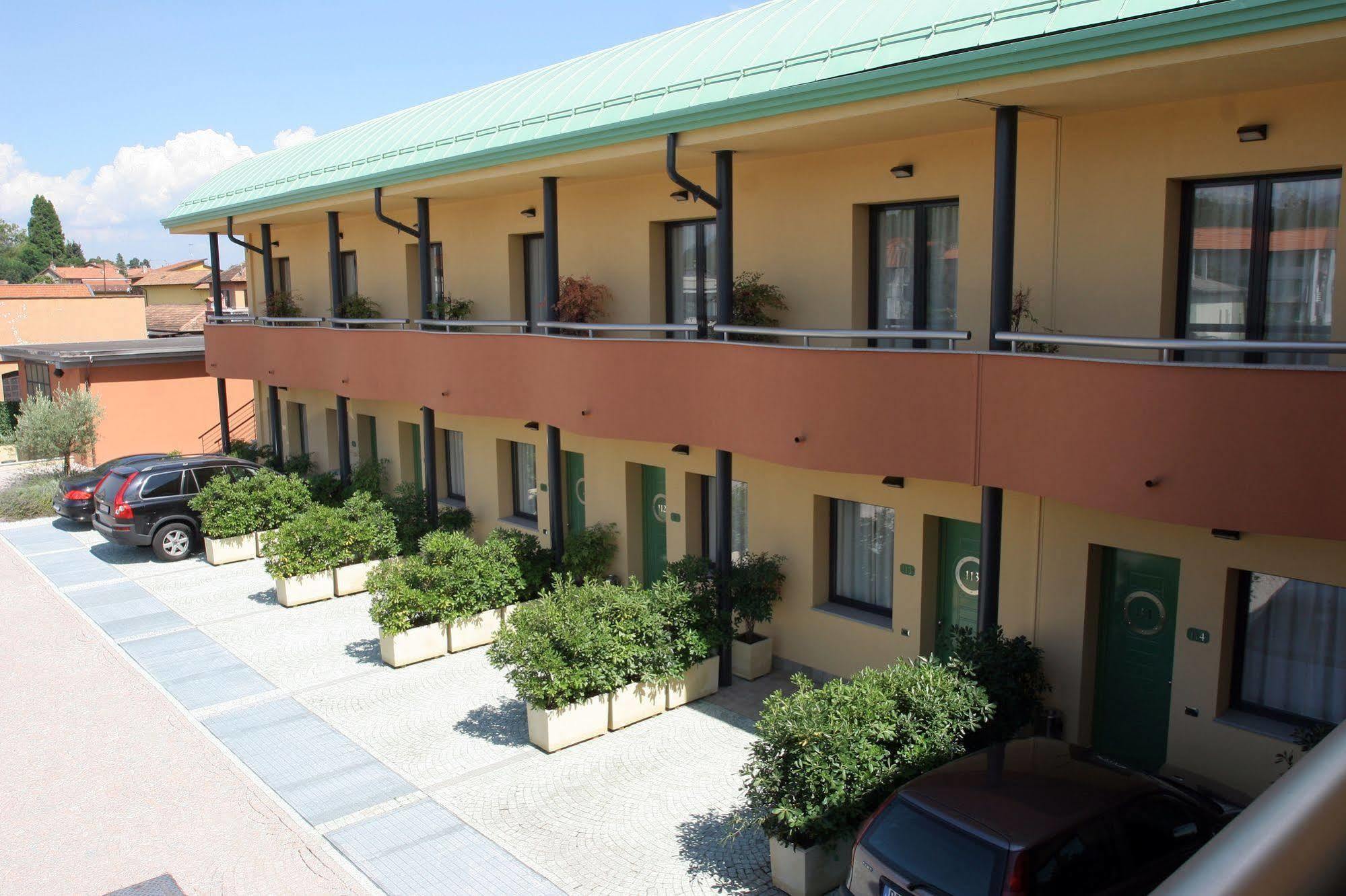 Luna Hotel Motel Lago Maggiore Arona Oleggio Castello Esterno foto
