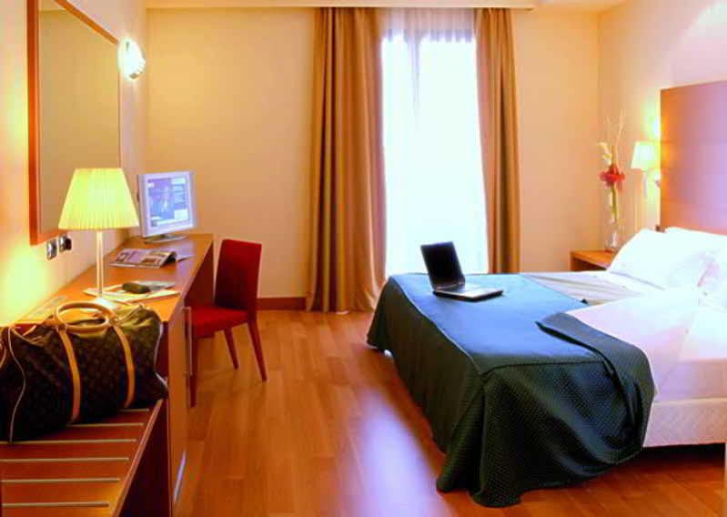 Luna Hotel Motel Lago Maggiore Arona Oleggio Castello Esterno foto